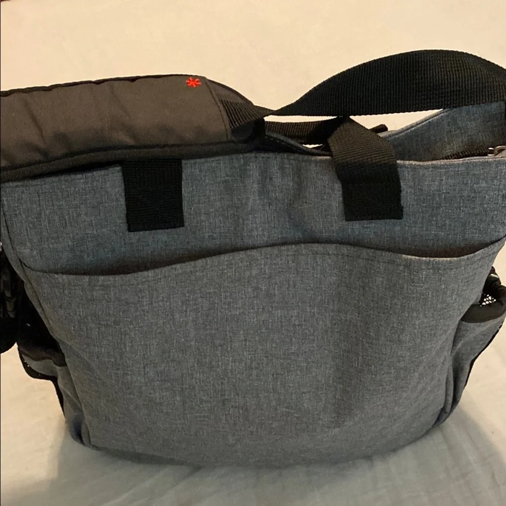 Skip Hop Gray Messenger Bag or Duo Signature Diaper Bag - Picture 2 of 7
